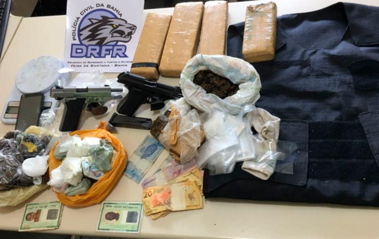 Material apreendido com os suspeitos durante a operação policial